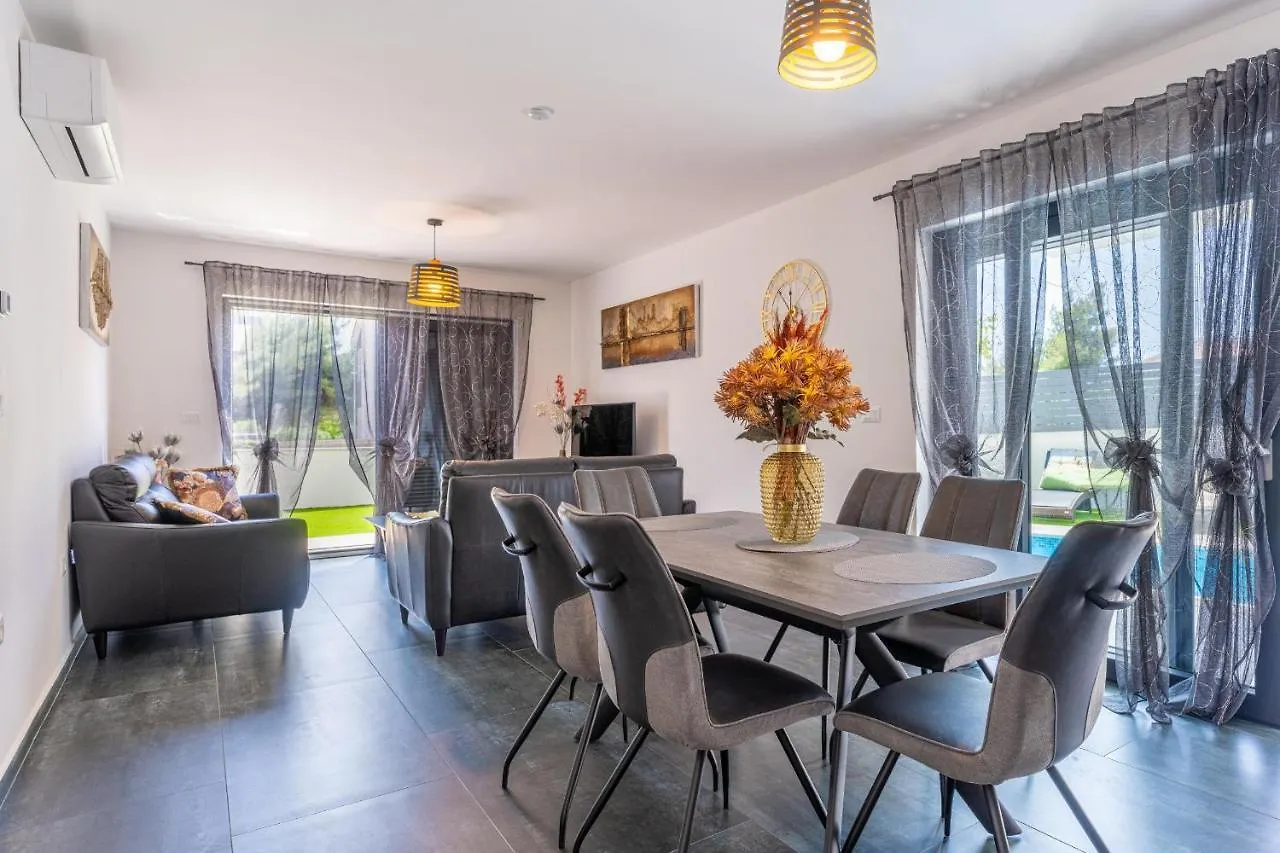 Apartment Rose Medulin 0*,  Croatia